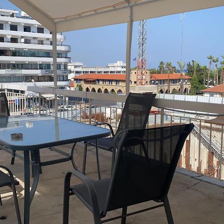 Unique City Hostel 100 Meters From Beach Larnaca Bagian luar foto