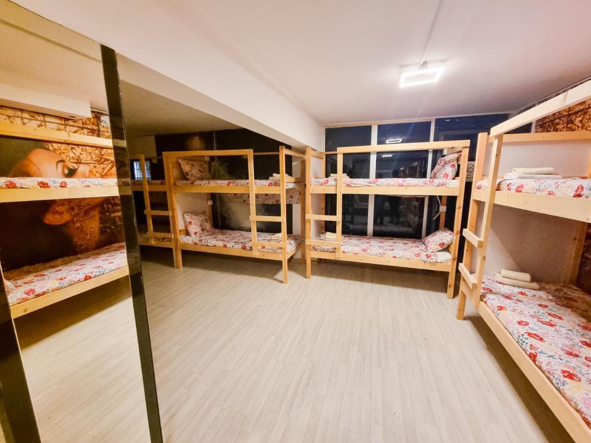 Unique City Hostel 100 Meters From Beach Larnaca Bagian luar foto