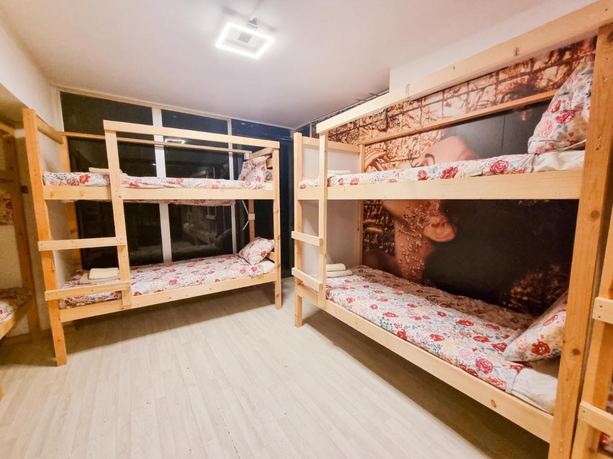 Unique City Hostel 100 Meters From Beach Larnaca Bagian luar foto