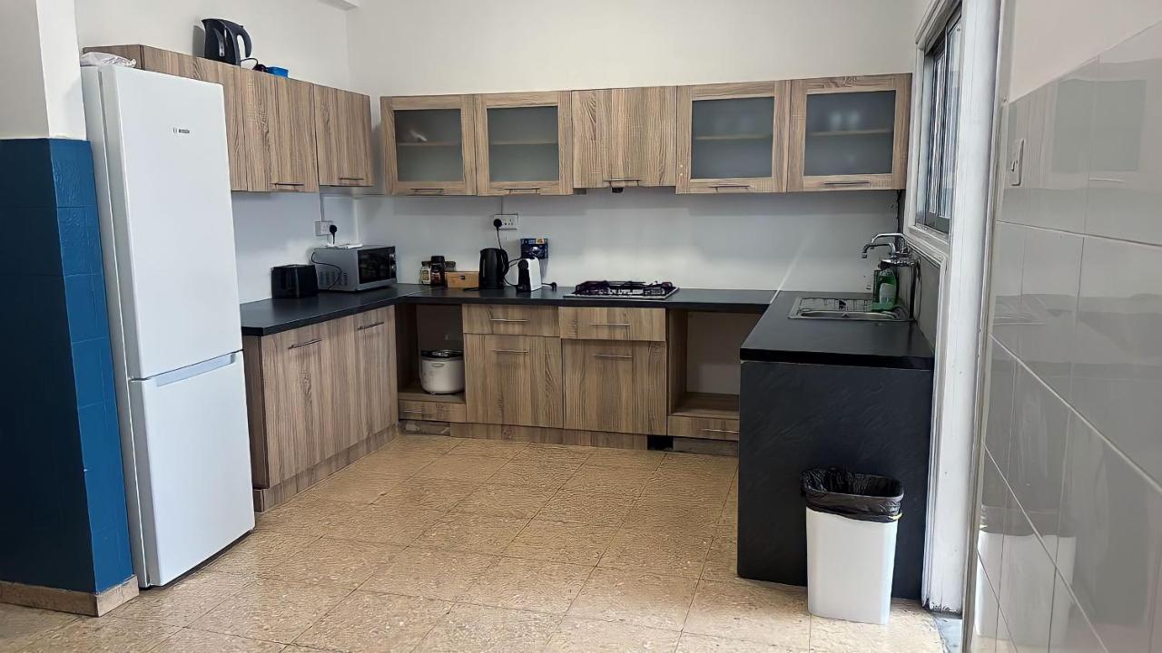 Unique City Hostel 100 Meters From Beach Larnaca Bagian luar foto