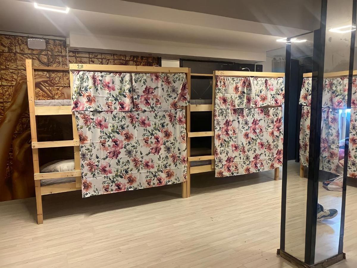 Unique City Hostel 100 Meters From Beach Larnaca Bagian luar foto