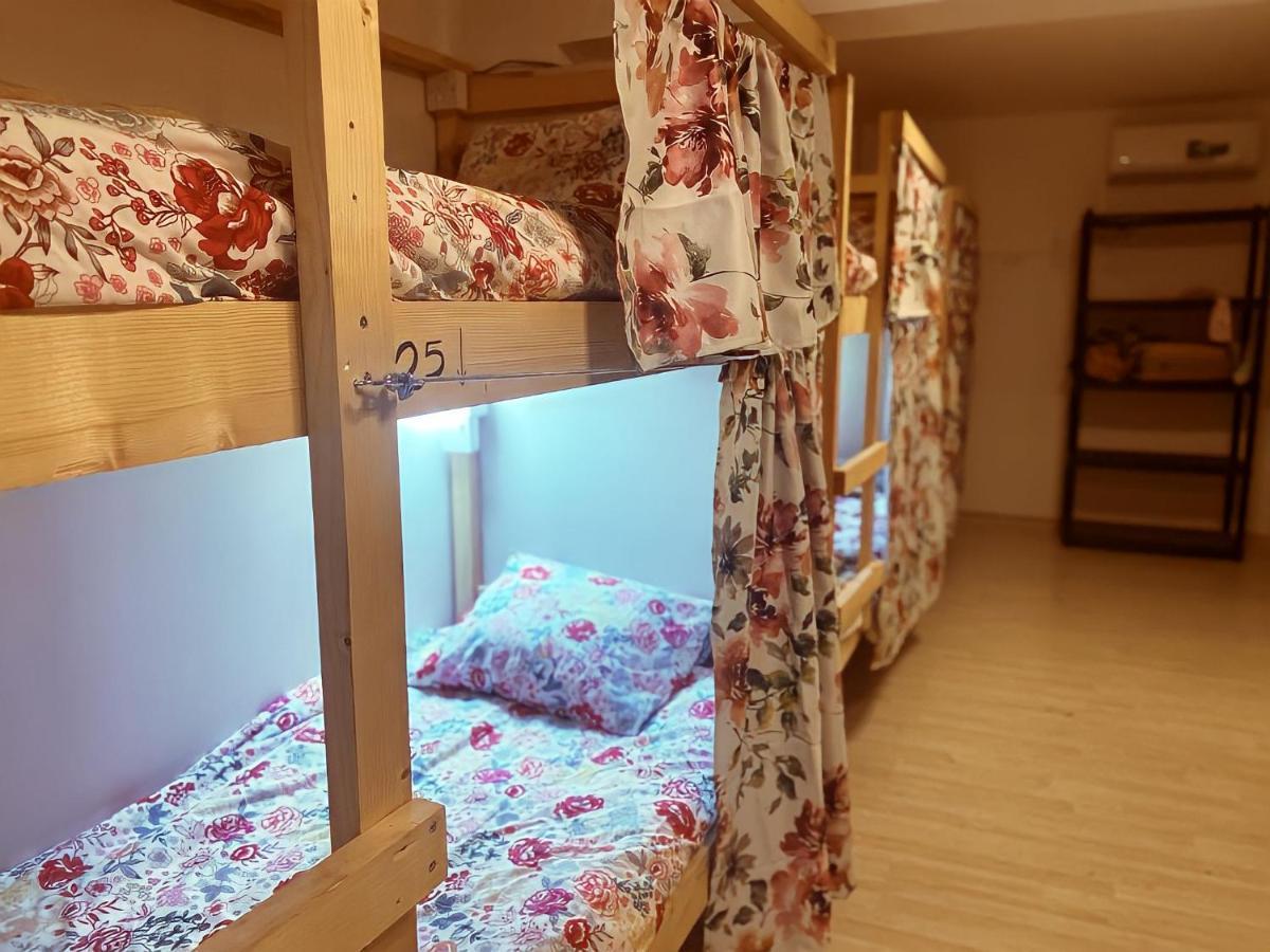 Unique City Hostel 100 Meters From Beach Larnaca Bagian luar foto