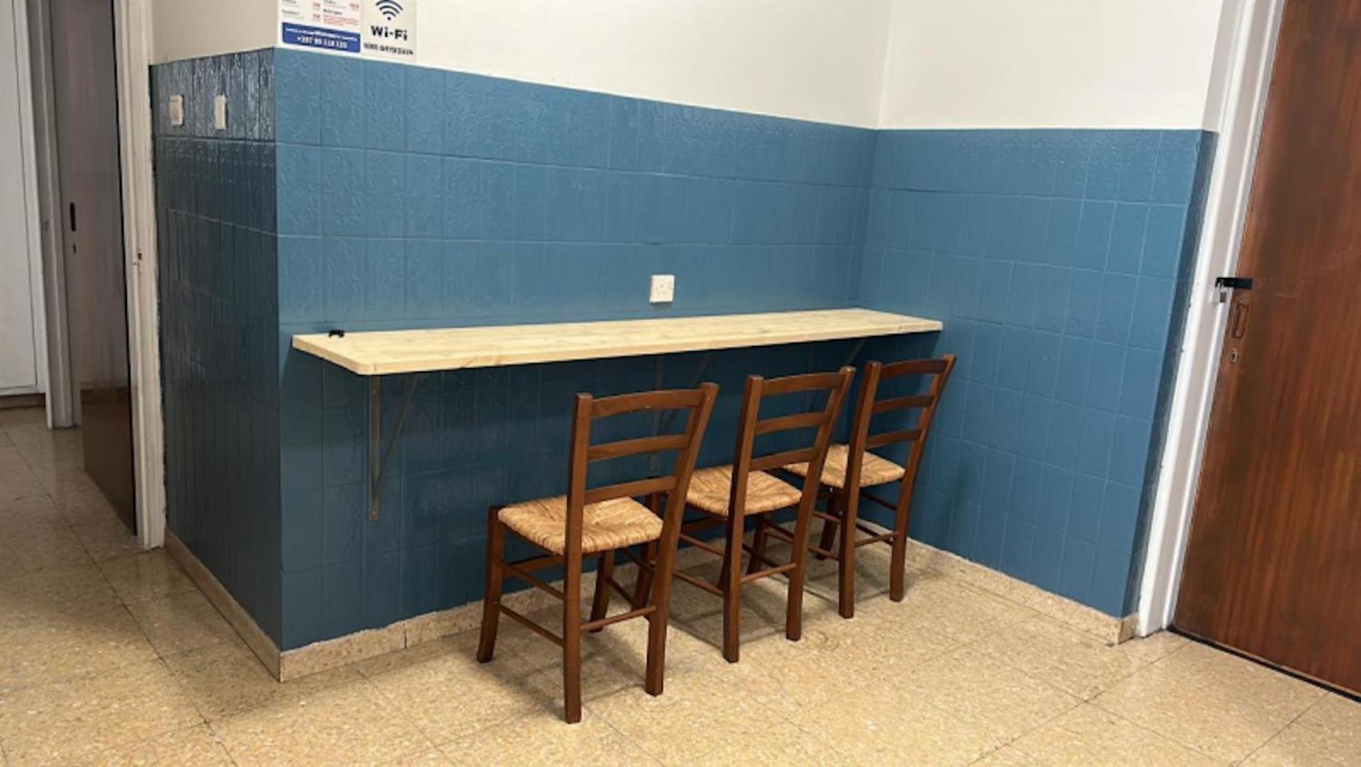 Unique City Hostel 100 Meters From Beach Larnaca Bagian luar foto