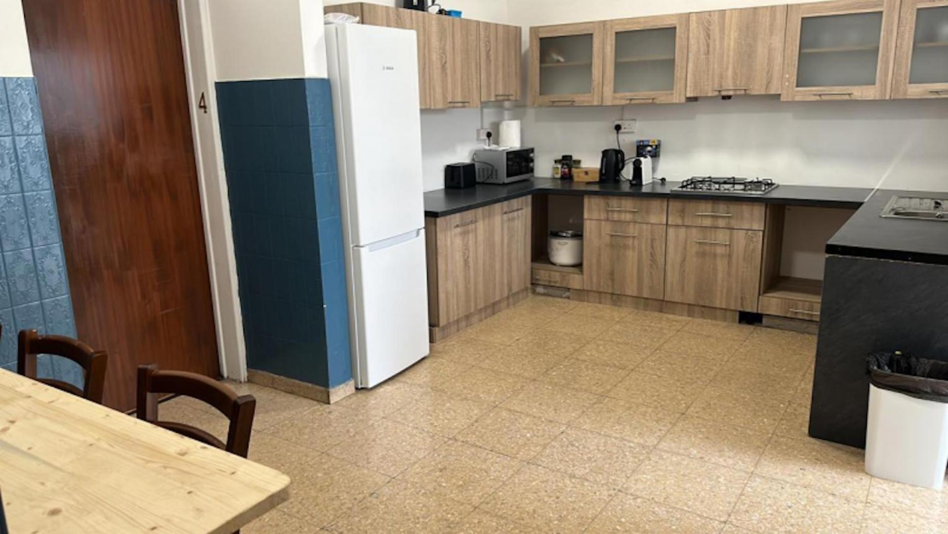 Unique City Hostel 100 Meters From Beach Larnaca Bagian luar foto